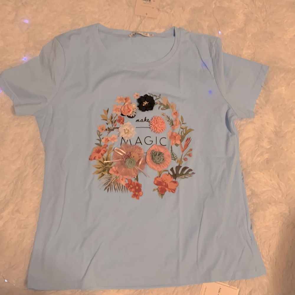 Pretty tee - Picture 2 of 5